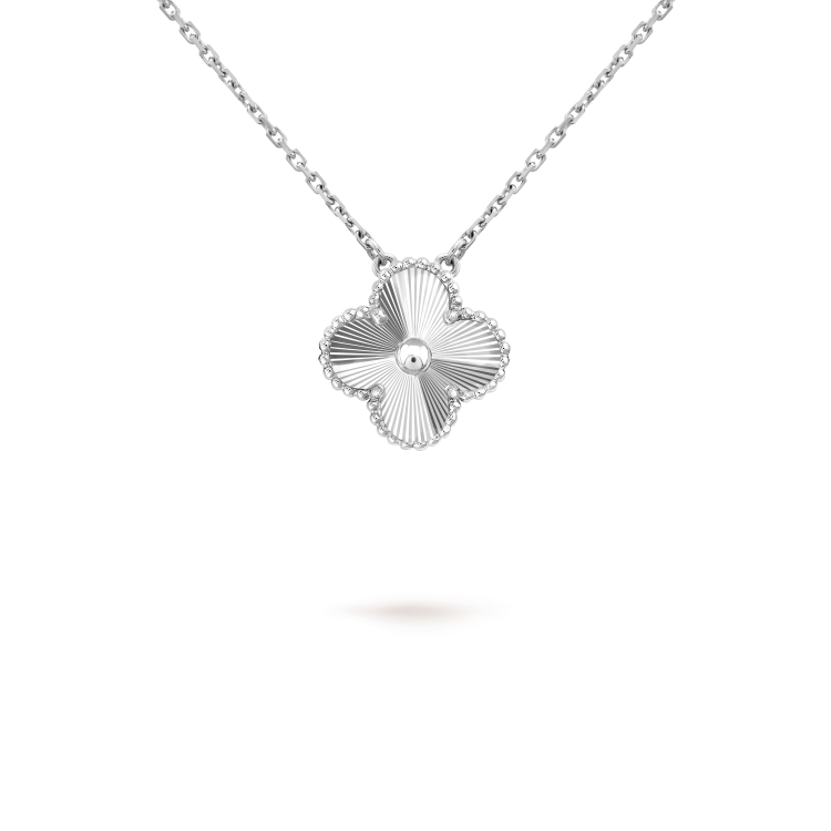 [Saipan]15MM CLOVER FLOWER PENDANT NECKLACE WHITE GOLD COLLECTION