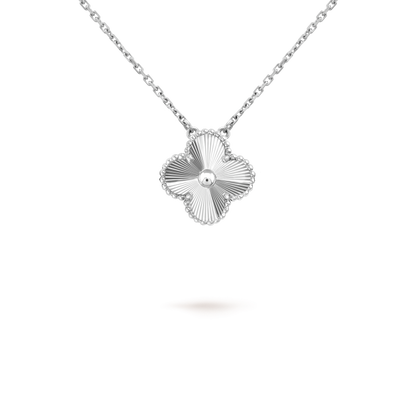 [Saipan]15MM CLOVER FLOWER PENDANT NECKLACE WHITE GOLD COLLECTION