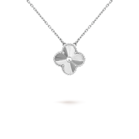 [Saipan]15MM CLOVER FLOWER PENDANT NECKLACE WHITE GOLD COLLECTION