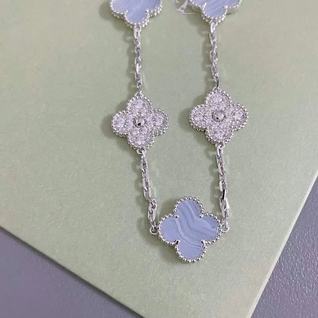 [Saipan]LUCKY CLOVER 5-MOTIF BRACELET - PURPLE CHALCEDONY COLLECTION