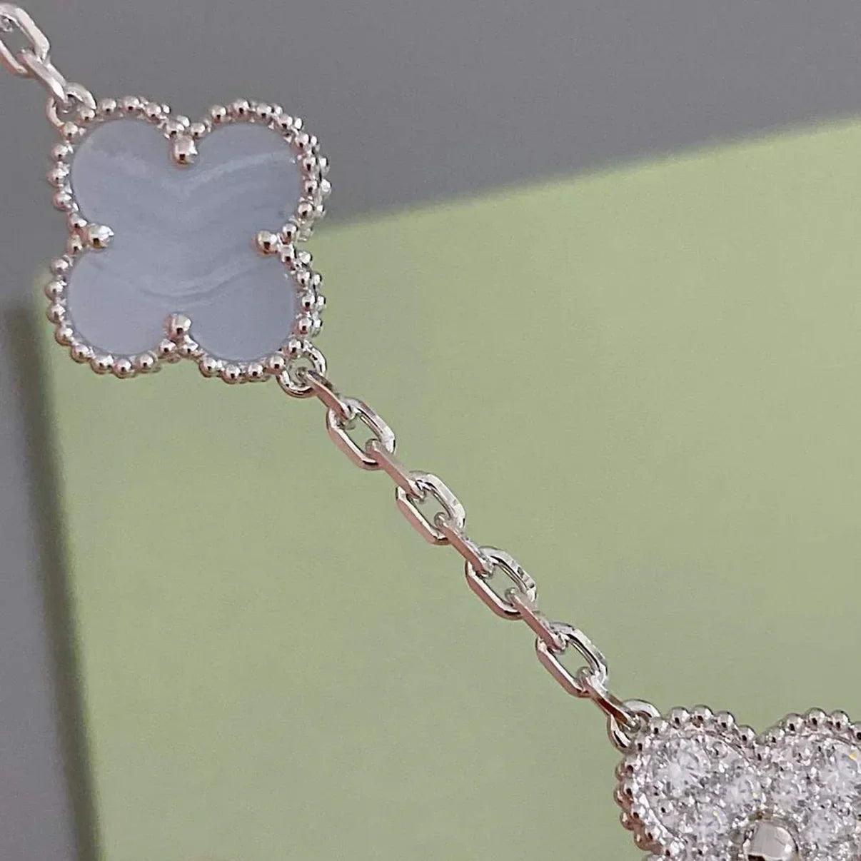 [Saipan]LUCKY CLOVER 5-MOTIF BRACELET - PURPLE CHALCEDONY COLLECTION