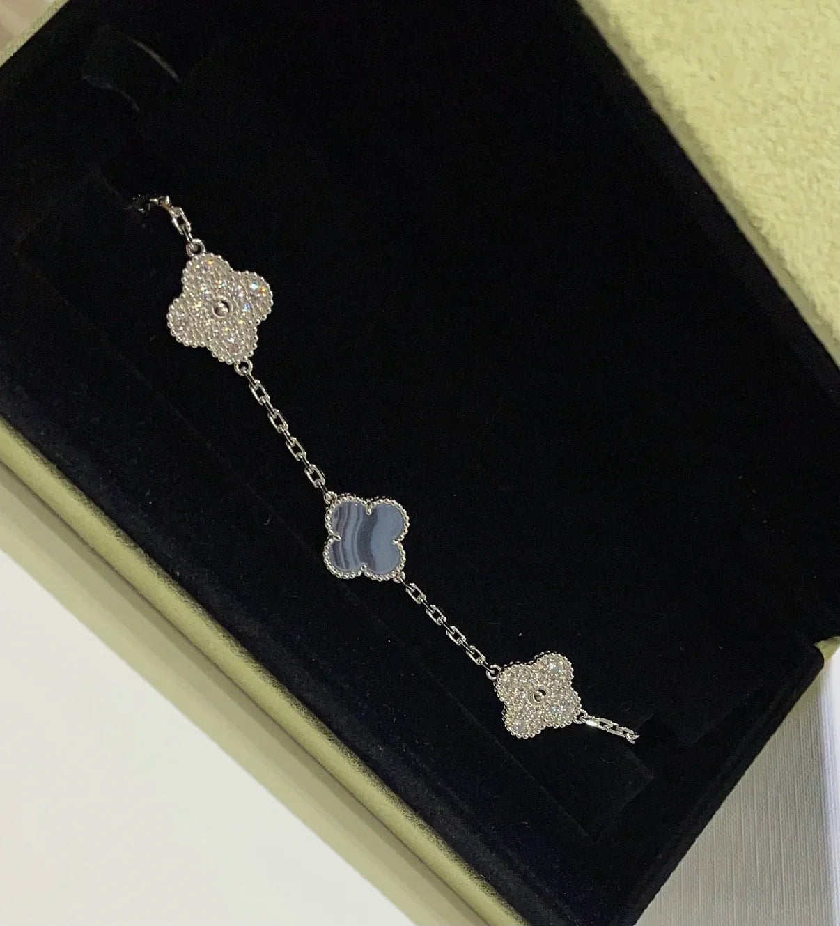 [Saipan]LUCKY CLOVER 5-MOTIF BRACELET - PURPLE CHALCEDONY COLLECTION