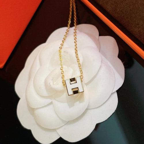 [Saipan]H WHITE SQUARE GOLD NECKLACE