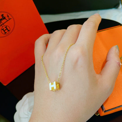 [Saipan]H WHITE SQUARE GOLD NECKLACE