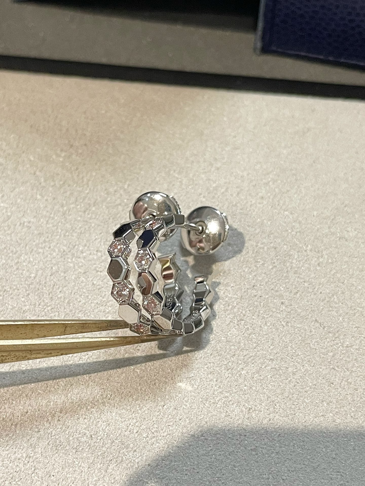 [Saipan]Hollow Design Four-Leaf Clover Flower Shape Ring