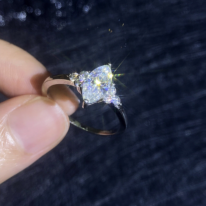 [Saipan]ELEGANT MARQUISE CUT MOISSANITE RING WITH SIDE ACCENTS