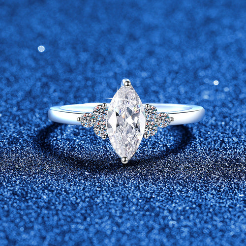 [Saipan]ELEGANT MARQUISE CUT MOISSANITE RING WITH SIDE ACCENTS