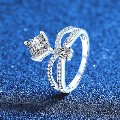 [Saipan]ELEGANT DOUBLE-TWISTED MOISSANITE RING
