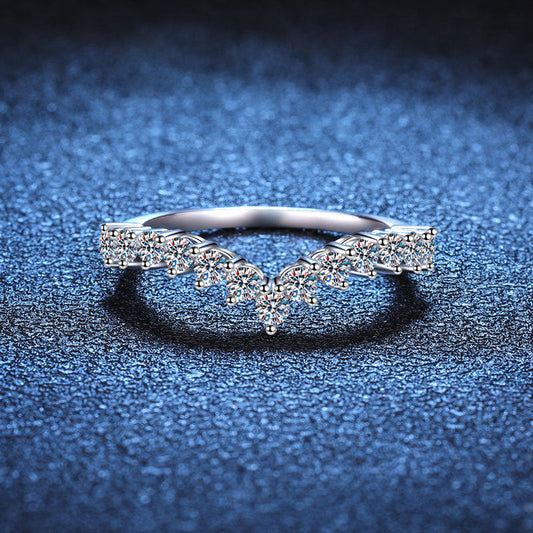 [Saipan]ELEGANT V-SHAPED CHEVRON MOISSANITE RING