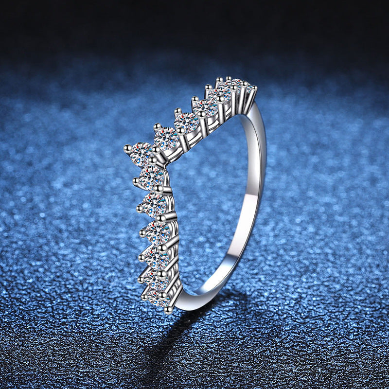 [Saipan]ELEGANT V-SHAPED CHEVRON MOISSANITE RING