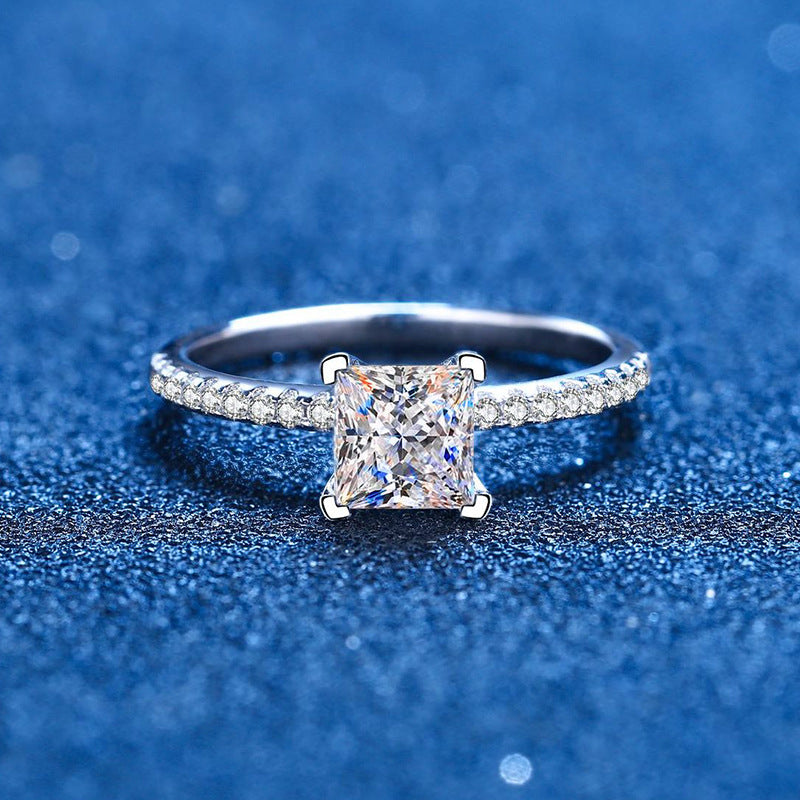 [Saipan]ELEGANT PRINCESS CUT MOISSANITE ENGAGEMENT RING