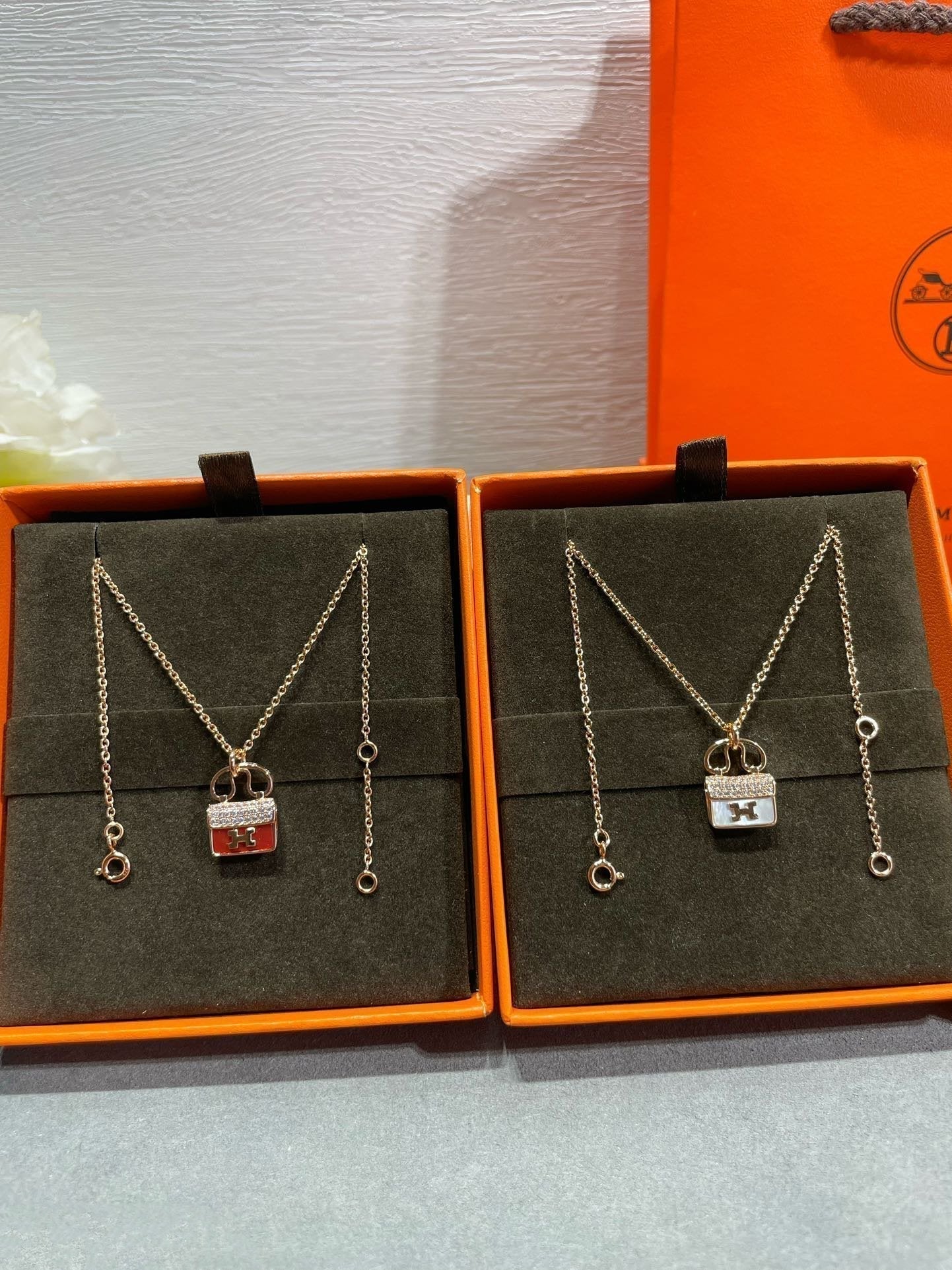 [Saipan]H CIRCE MOISSANITE PENDANT NECKLACE GOLD