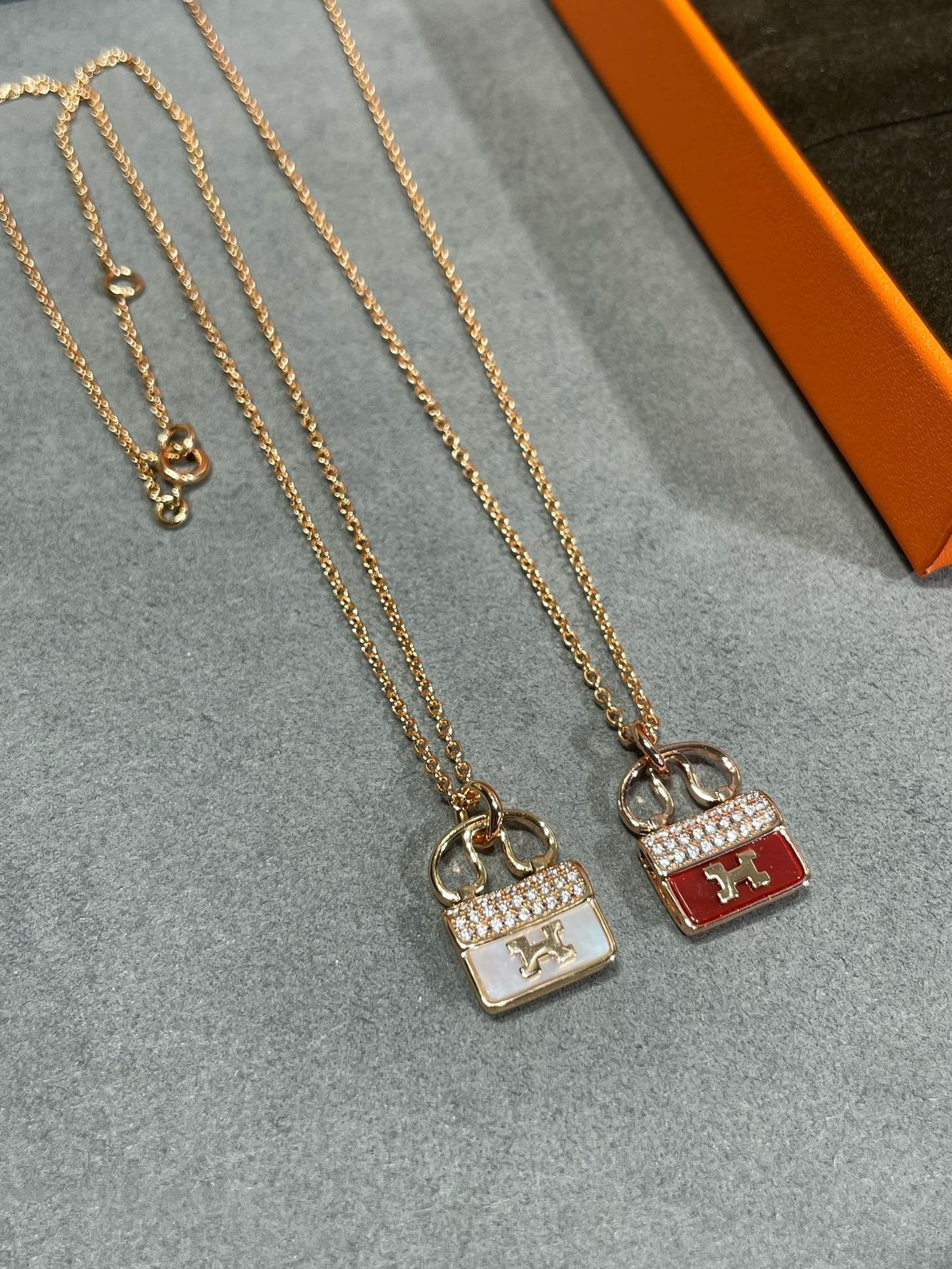[Saipan]H CIRCE MOISSANITE PENDANT NECKLACE GOLD