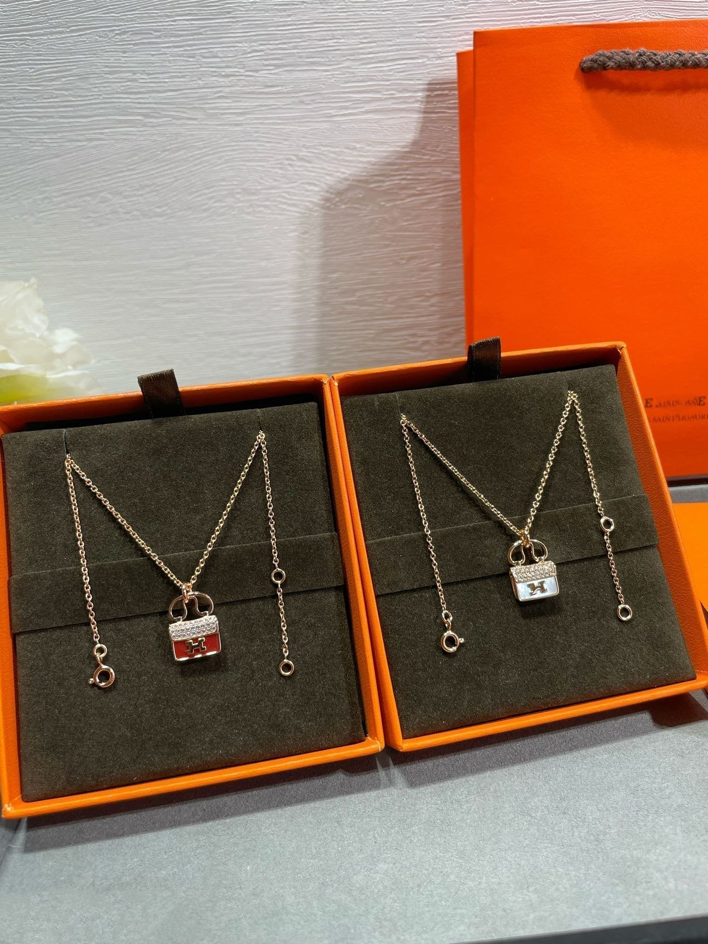 [Saipan]H CIRCE MOISSANITE PENDANT NECKLACE GOLD
