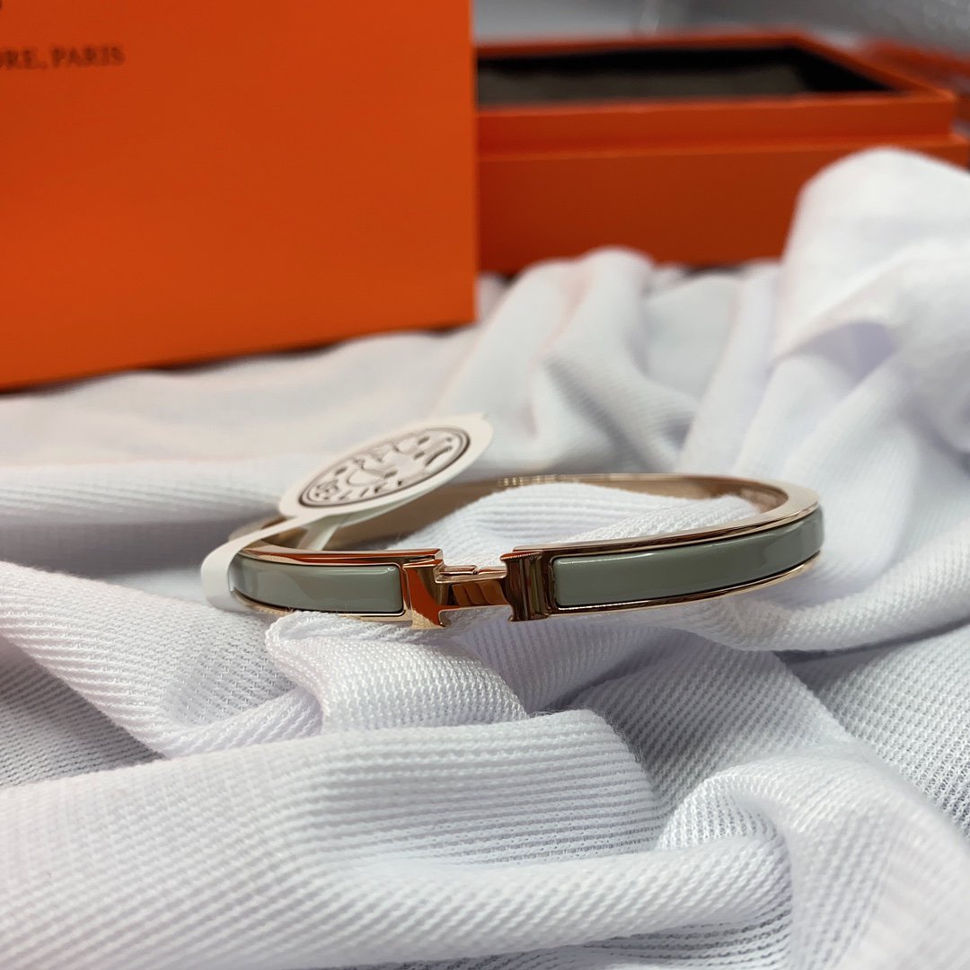 [Saipan]CLASSIC HM CLIC GREEN 8MM ENAMEL BRACELET