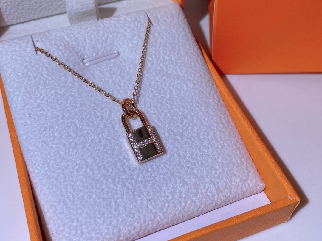 [Saipan]HM ADVANCED NICHE LOCK HEAD NECKLACE DIAMONDS