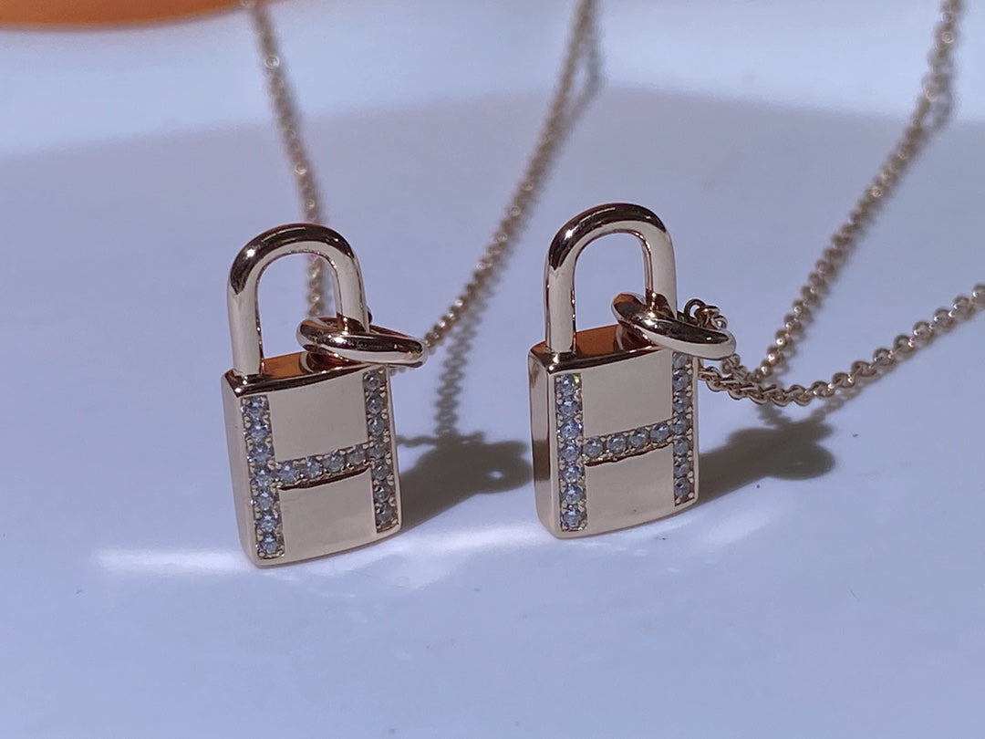 [Saipan]HM ADVANCED NICHE LOCK HEAD NECKLACE DIAMONDS