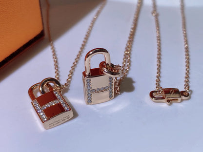 [Saipan]HM ADVANCED NICHE LOCK HEAD NECKLACE DIAMONDS