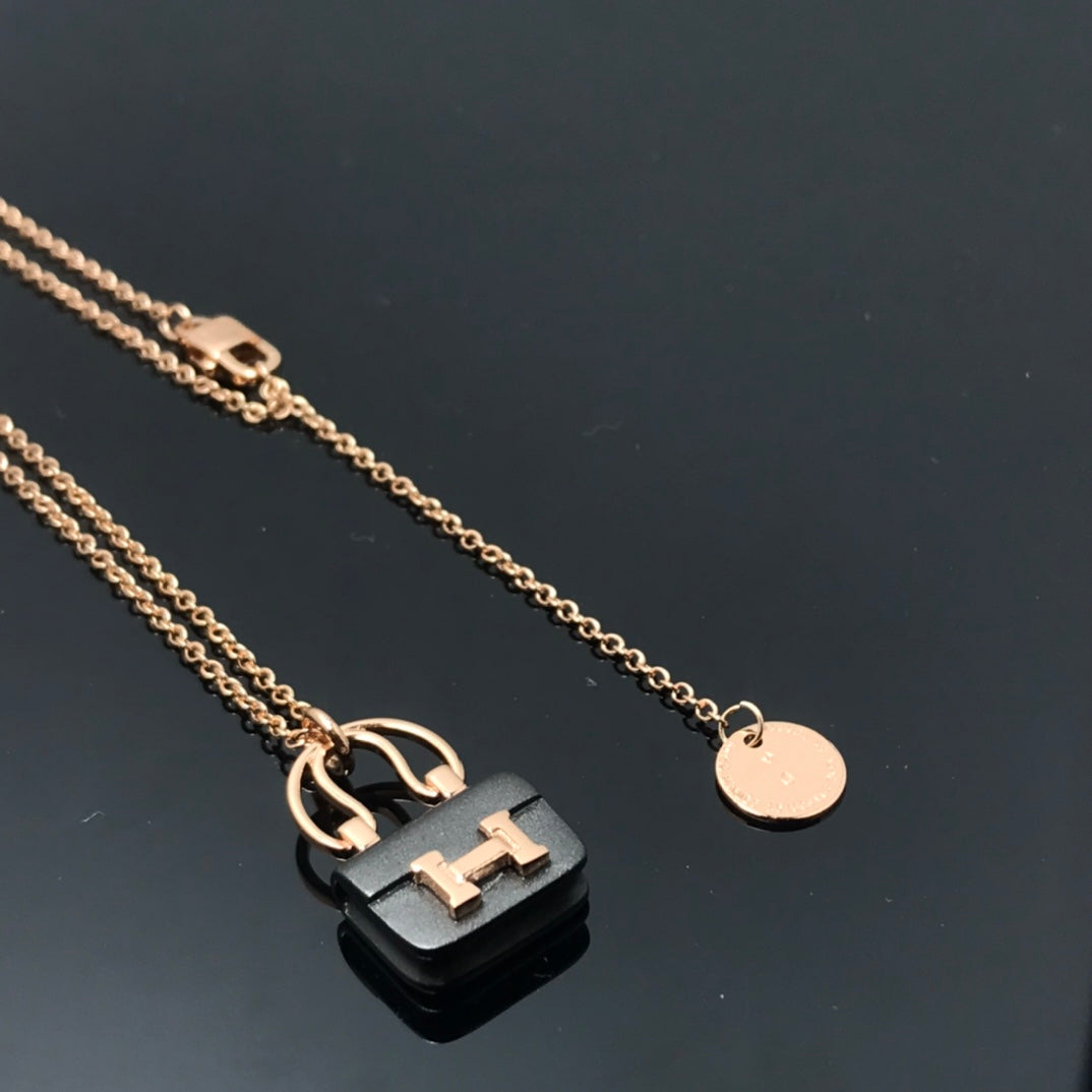[Saipan]WOMEN'S HM AMULETTES CONSTANCE PENDANT NECKLACE