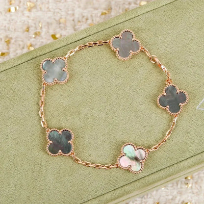 [Saipan]LUCKY CLOVER 5-MOTIF BRACELET - GREY MOTHER-OF-PEARL COLLECTION
