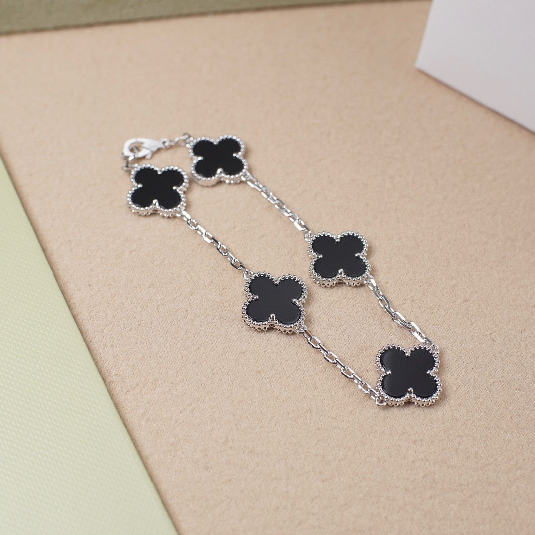 [Saipan]LUCKY CLOVER 5-MOTIF BRACELET - BLACK OXNY COLLECTION