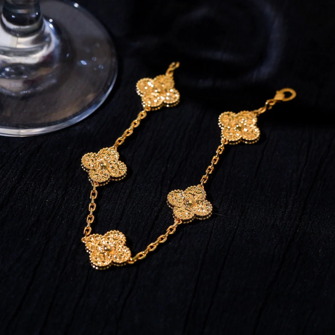 [Saipan]LUCKY CLOVER 5-MOTIF BRACELET - BRONZING