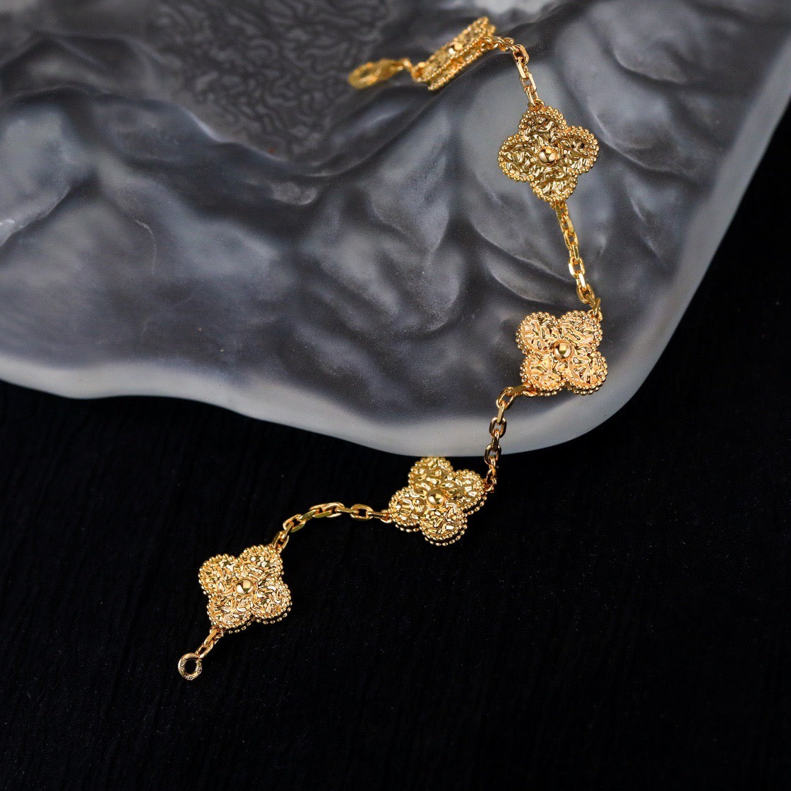 [Saipan]LUCKY CLOVER 5-MOTIF BRACELET - BRONZING