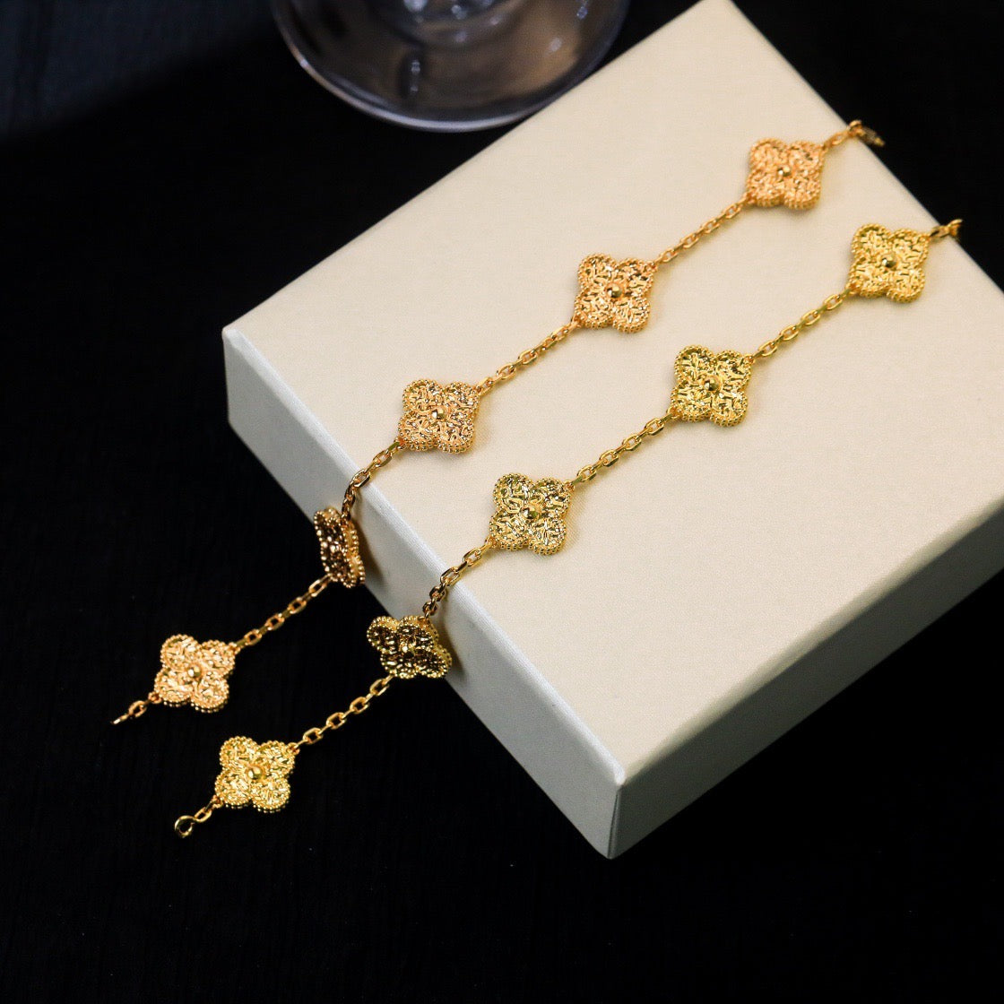 [Saipan]LUCKY CLOVER 5-MOTIF BRACELET - BRONZING