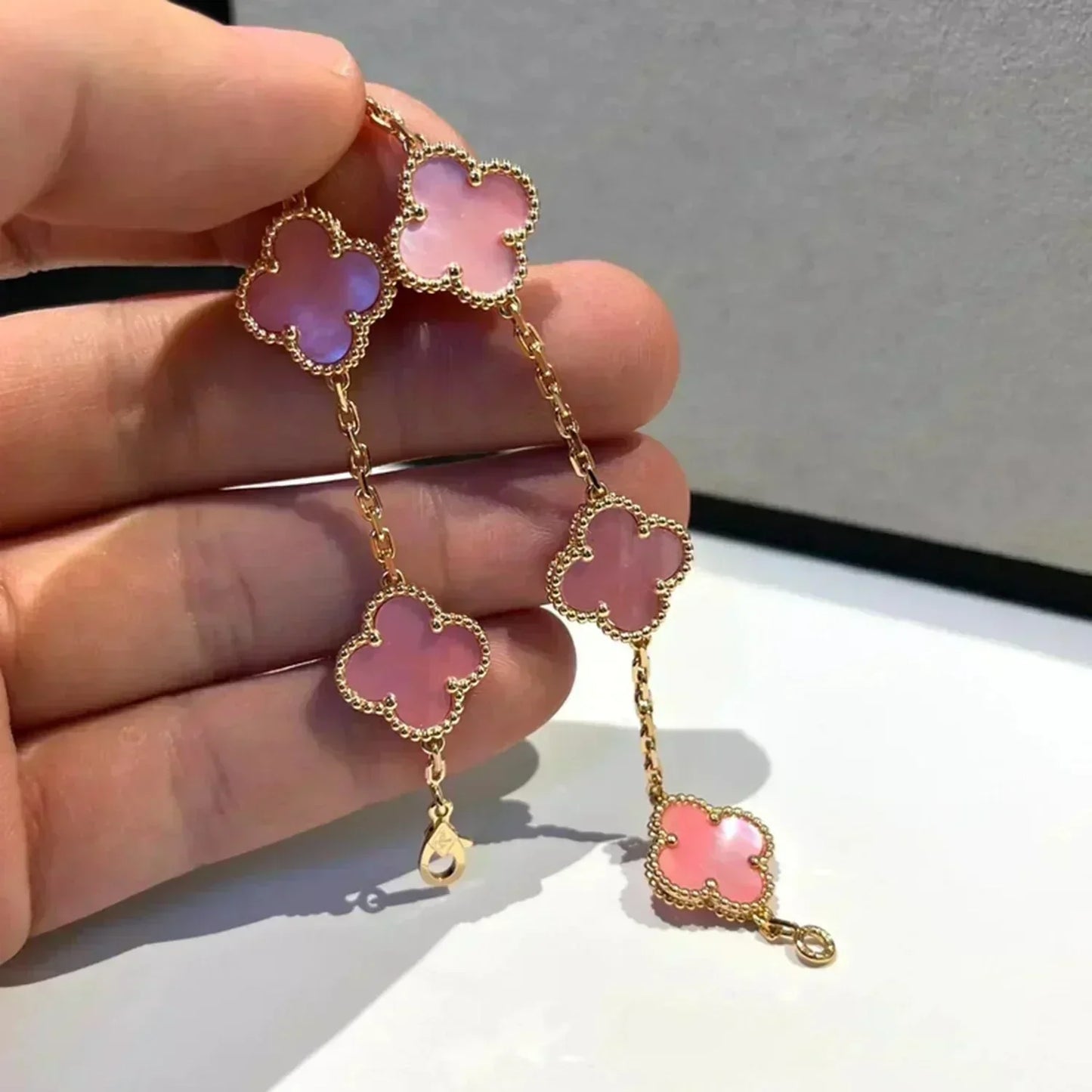[Saipan]LUCKY CLOVER 5-MOTIF BRACELET - PINK MOTHER-OF-PEARL COLLECTION
