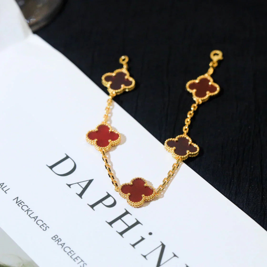 [Saipan]LUCKY CLOVER 5-MOTIF BRACELET - RED CARNELIAN COLLECTION