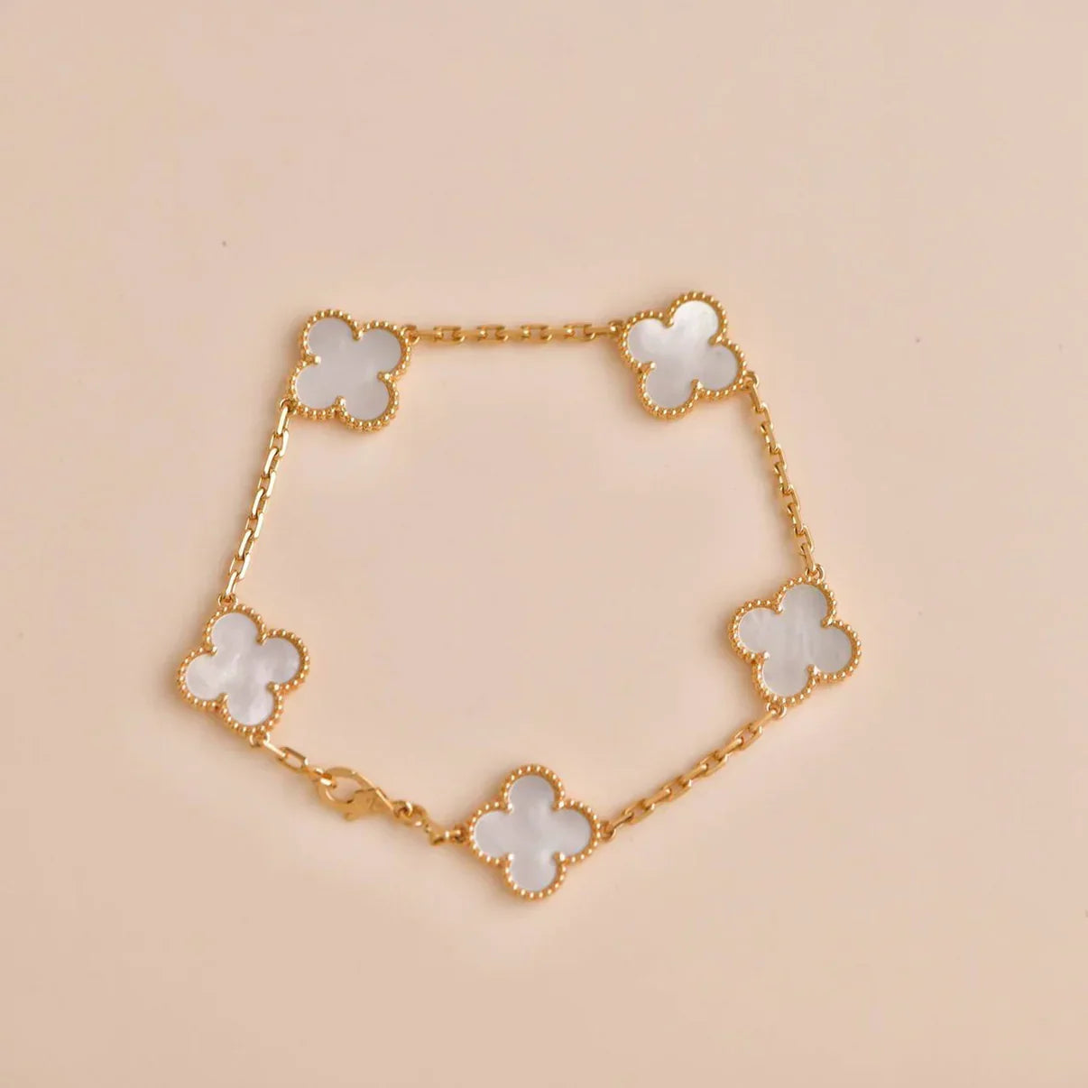 [Saipan]LUCKY CLOVER 5-MOTIF BRACELET - WHITE MOTHER-OF-PEARL COLLECTION