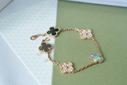 [Saipan]LUCKY CLOVER 5-MOTIF BRACELET - GREY MOTHER-OF-PEARL COLLECTION