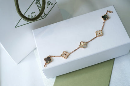 [Saipan]LUCKY CLOVER 5-MOTIF BRACELET - GREY MOTHER-OF-PEARL COLLECTION