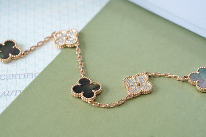 [Saipan]LUCKY CLOVER 5-MOTIF BRACELET - GREY MOTHER-OF-PEARL COLLECTION