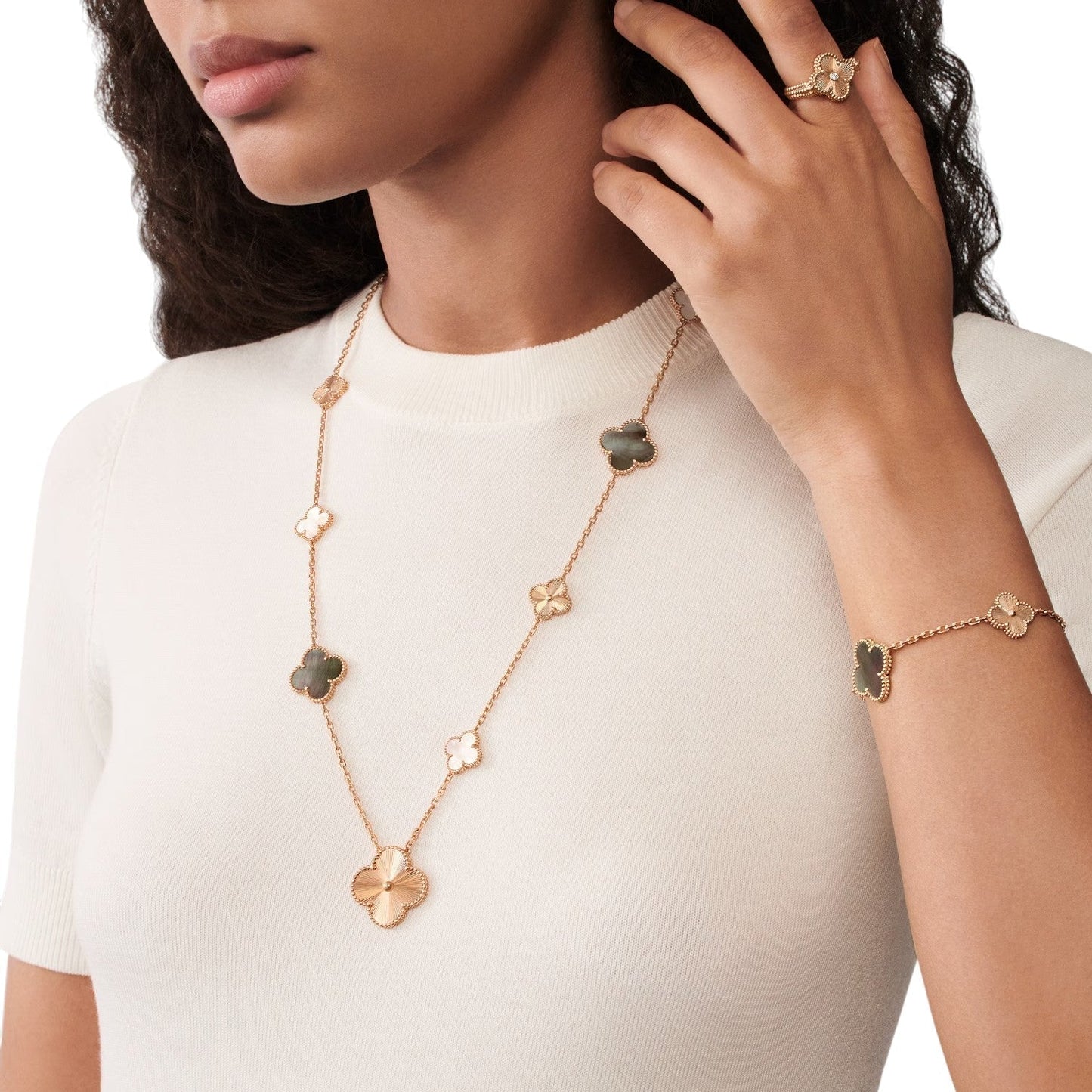 [Saipan]DETACHABLE 15-MOTIF CLOVER STATEMENT SET - GREY MOTHER-OF-PEARL & LASER