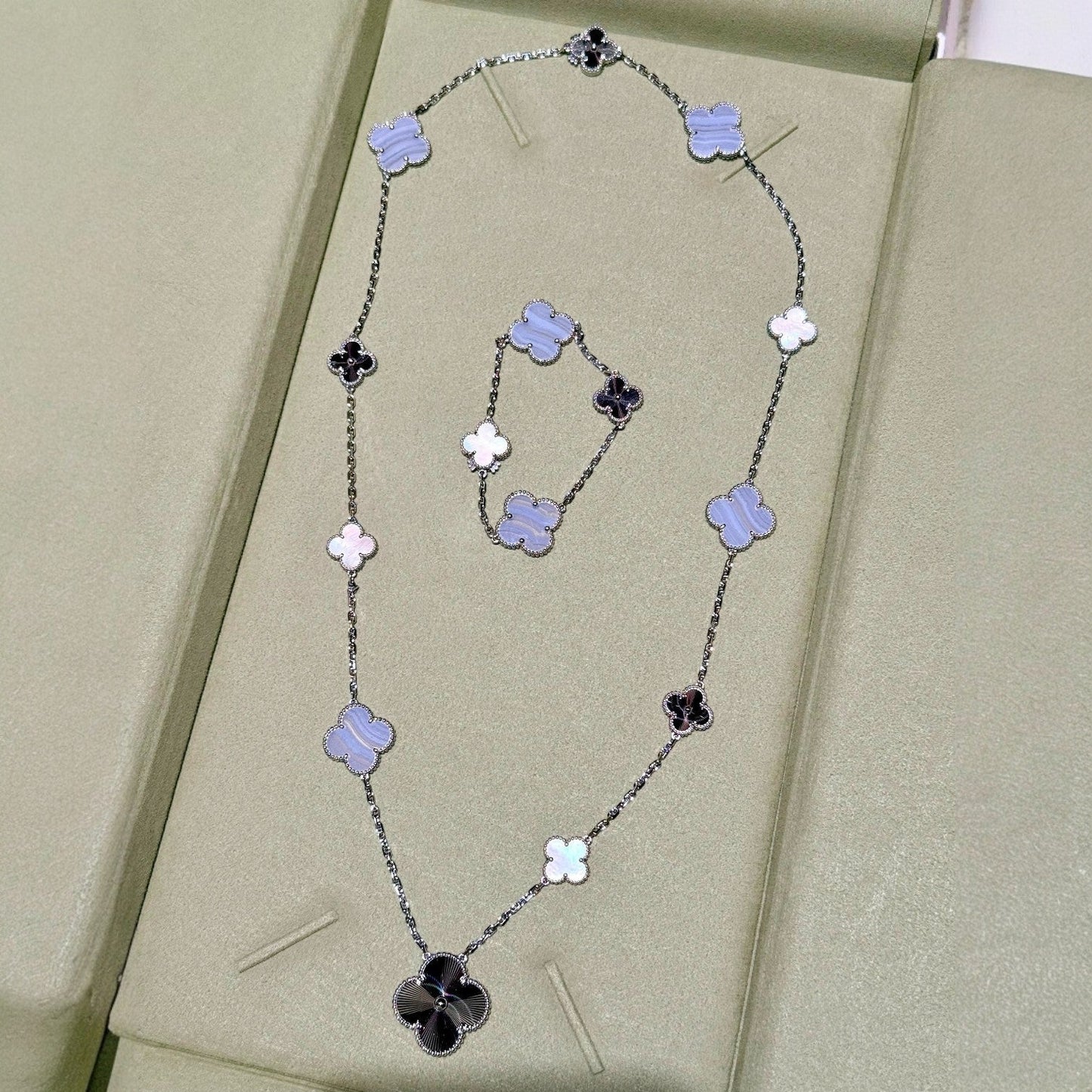 [Saipan]DETACHABLE 15-MOTIF CLOVER STATEMENT SET - PURPLE CHALCEDONY & LASER