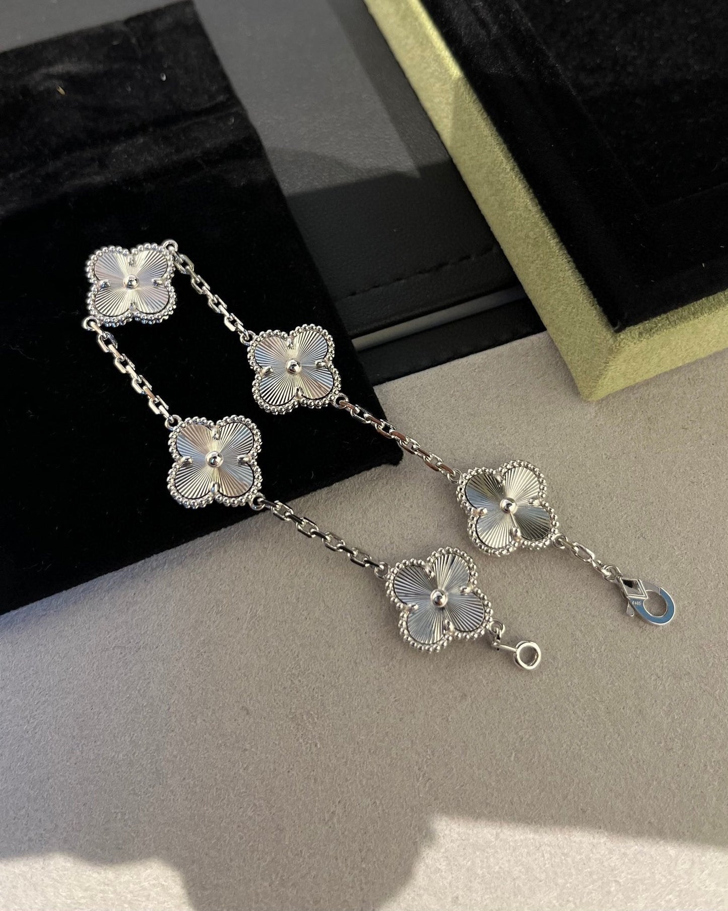 [Saipan]LUCKY CLOVER 5-MOTIF BRACELET - LASER COLLECTION