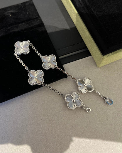 [Saipan]LUCKY CLOVER 5-MOTIF BRACELET - LASER COLLECTION